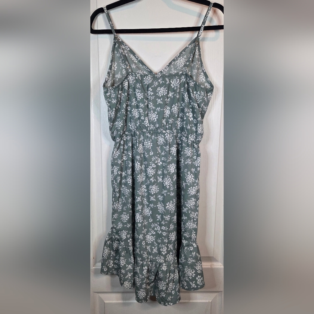 Chic Sage And White Floral short Summer Dress, Speed Limit MPH Womans Size Med - Picture 3 of 11